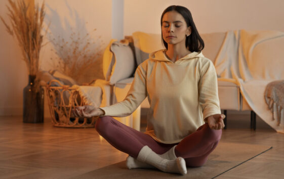 full-shot-woman-meditating-mat